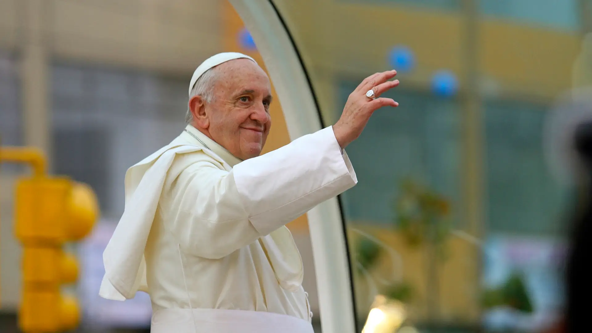 El papa Francisco fue hospitalizado este viernes en el Policlínico Gemelli de Roma por una bronquitis, según informó la Santa Sede a través de un comunicado.