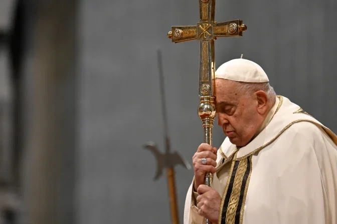 En los últimos días, la salud del Papa Francisco se agravó, presentando un cuadro clínico complejo.