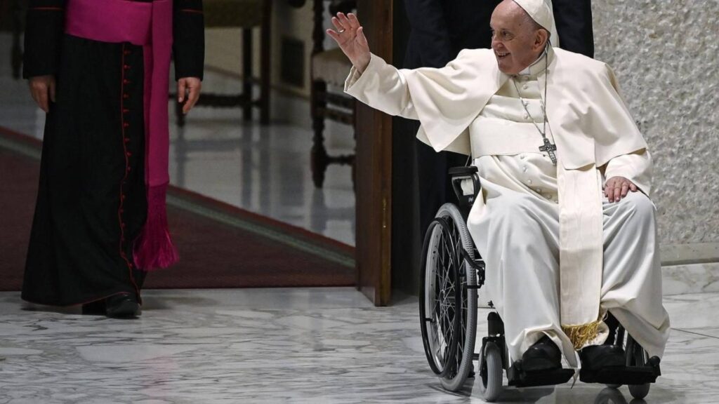 Papa Francisco continúa estable, confirma el Vaticano