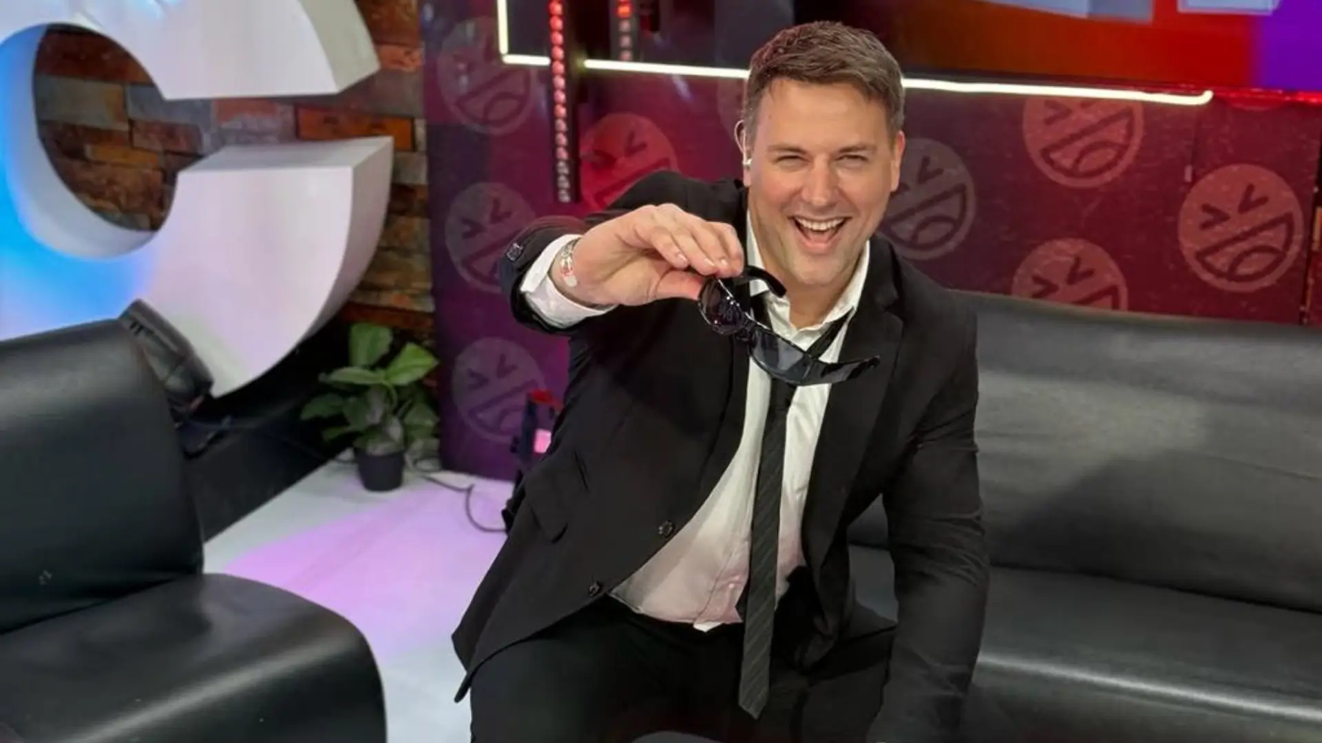 "REC: Risas en Casa", un programa con comediantes de alto nivel que promete risas incontrolables , se estrena este domingo 16 de marzo a las 7:00 p.m. en exclusiva por TV Azteca Honduras.