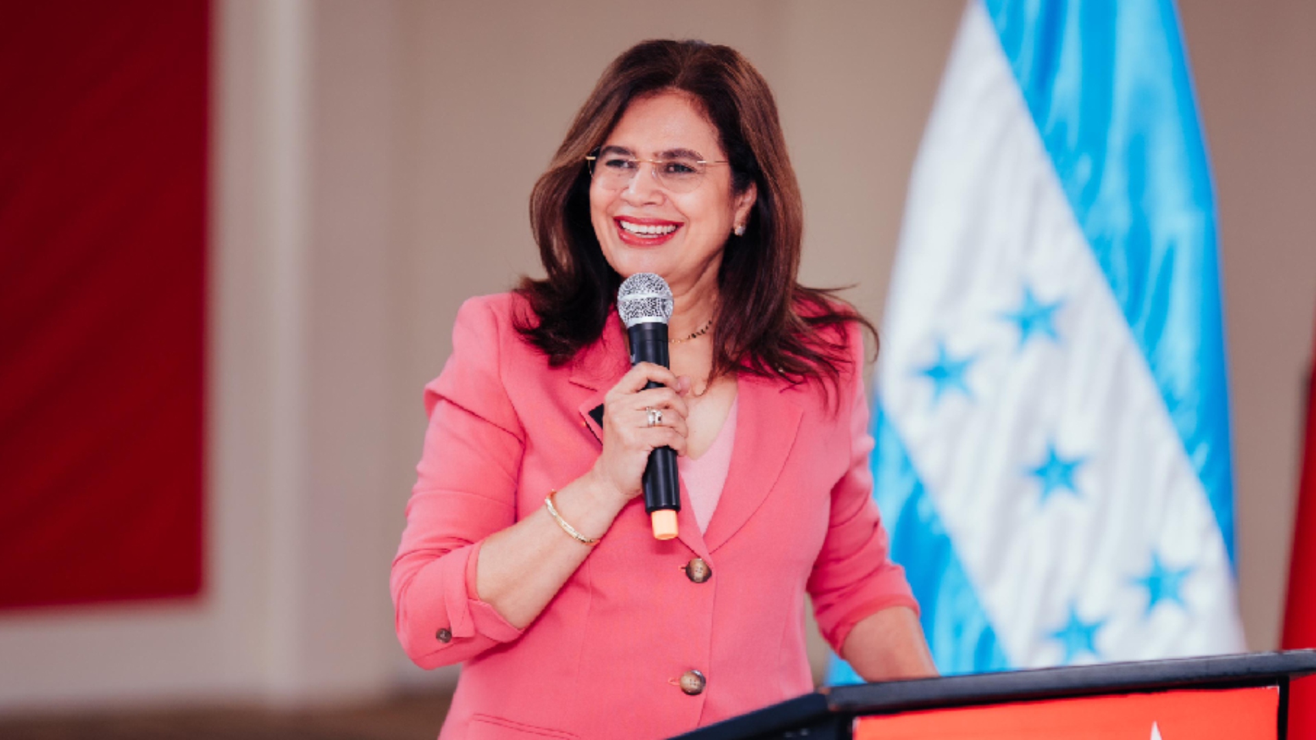 Conozca a Rixi Moncada, la precandidata que busca heredar la silla presidencial.