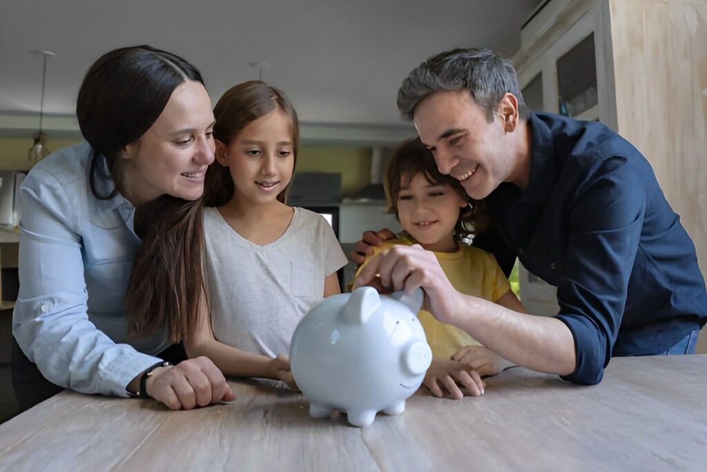 Hablar de finanzas en el hogar no solo es necesario, sino urgente. En tiempos de incertidumbre económica y aumento del costo de vida