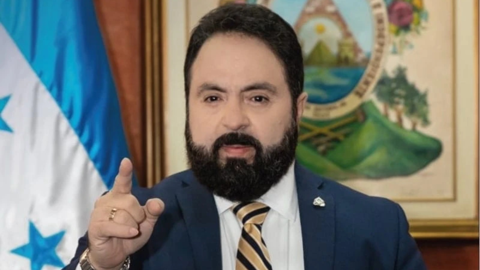 Luis Redondo condena exposición de su hijo en redes sociales y pide renuncia de candidata a designada presidencial