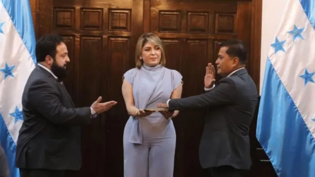 Consejo Nacional Electoral: consejero suplente de Marlon Ochoa
