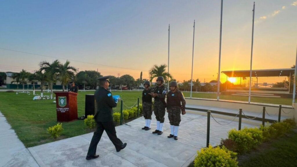 Izada de la Bandera Nacional en diferentes puntos de Honduras