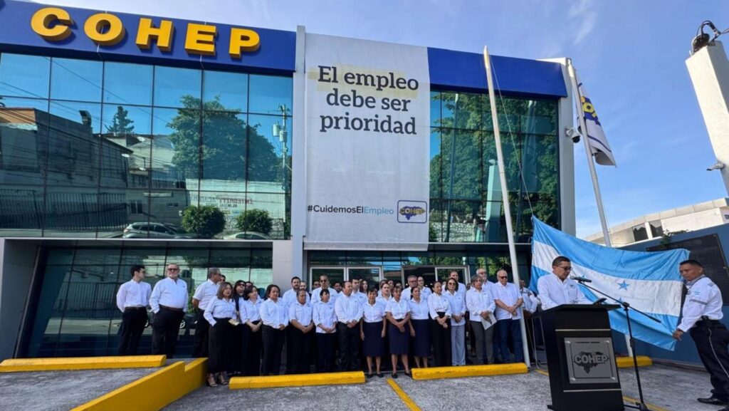 Izada de la Bandera Nacional en diferentes puntos de Honduras