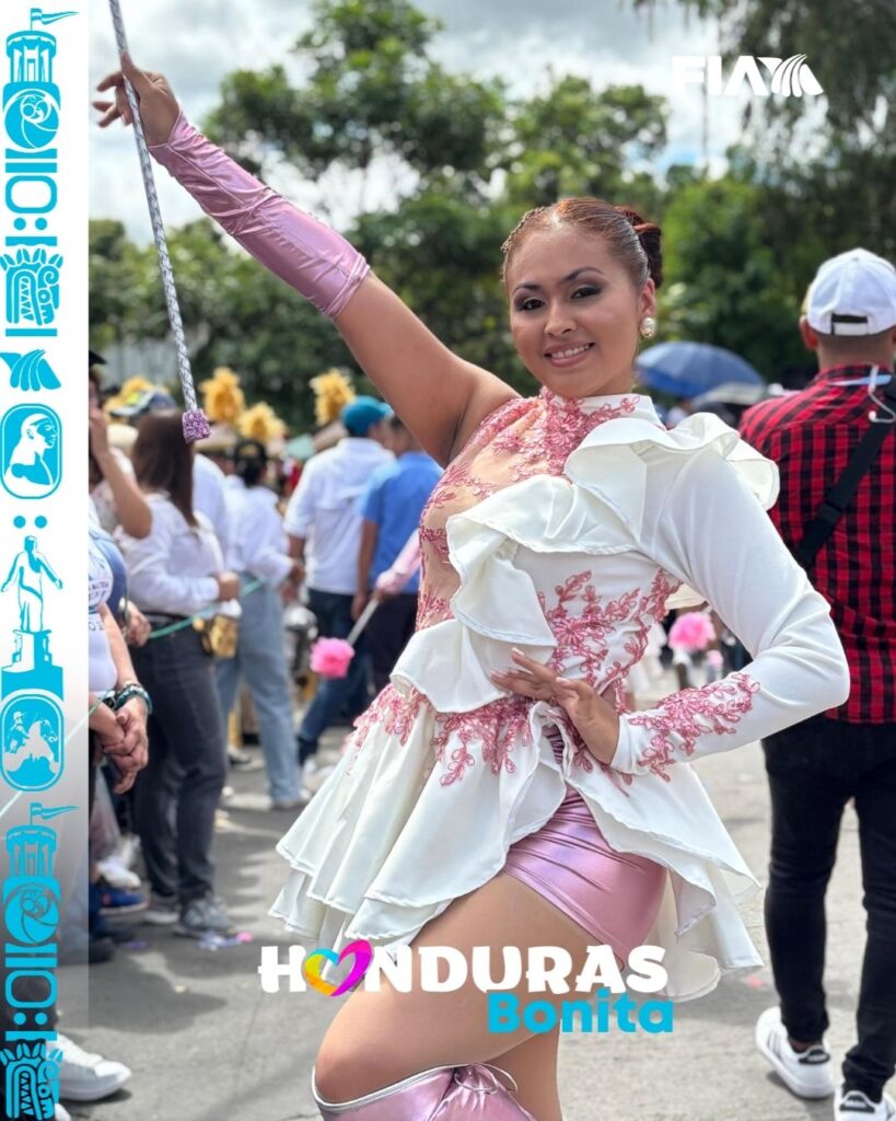 FOTOS | Palillonas 2025 se roban el show en los desfiles patrios