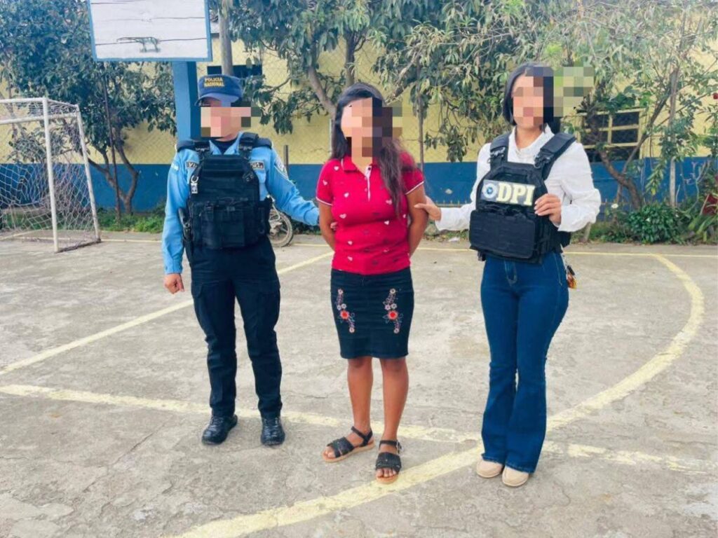 Hondureña entierra vivo a su hijo en Intibucá: detalles del caso