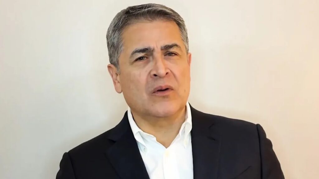 ¿Cuáles son los delitos por los que Honduras emitió orden de captura contra Juan Orlando Hernández?