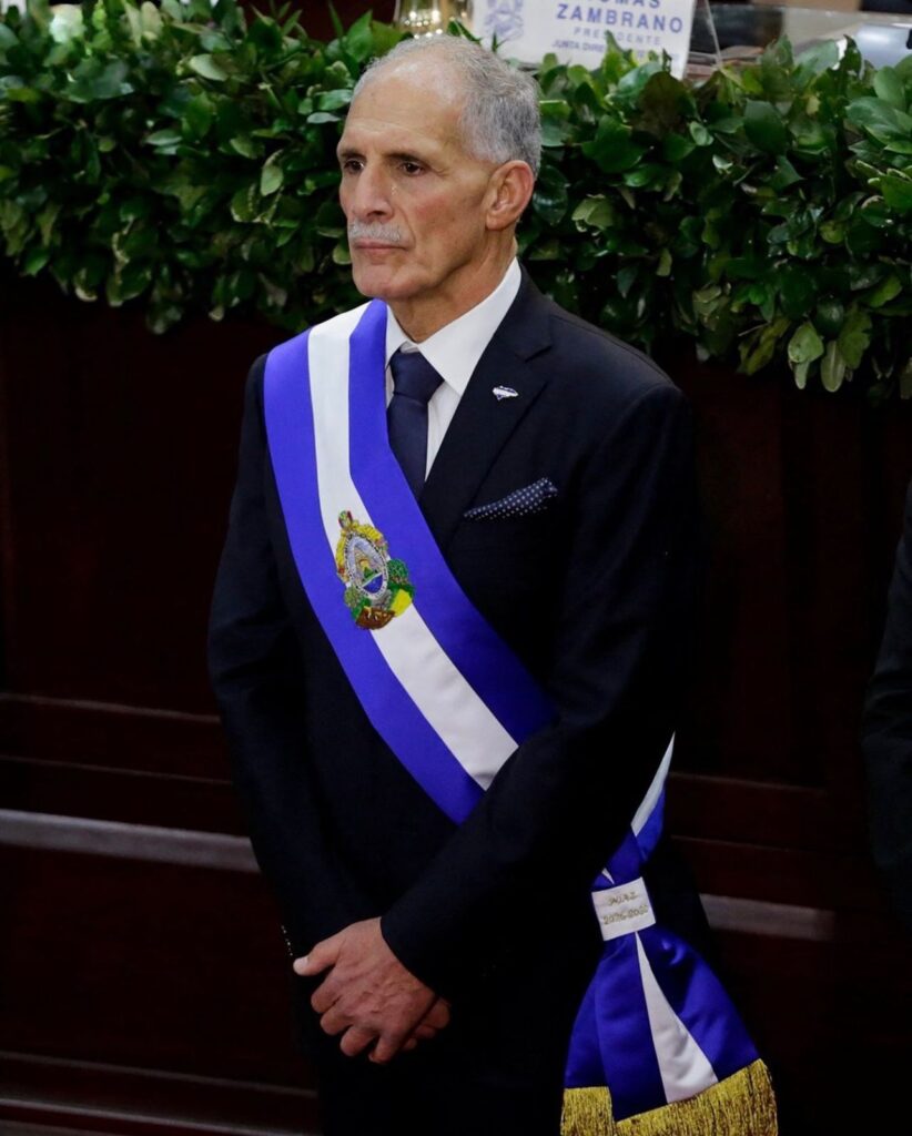 Nasry Asfura presidente de Honduras llora en su toma de posesión