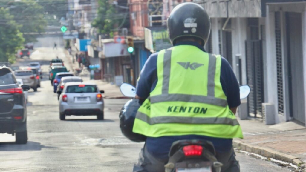 Motociclistas en Honduras: chaleco reflectivo es obligatorio 