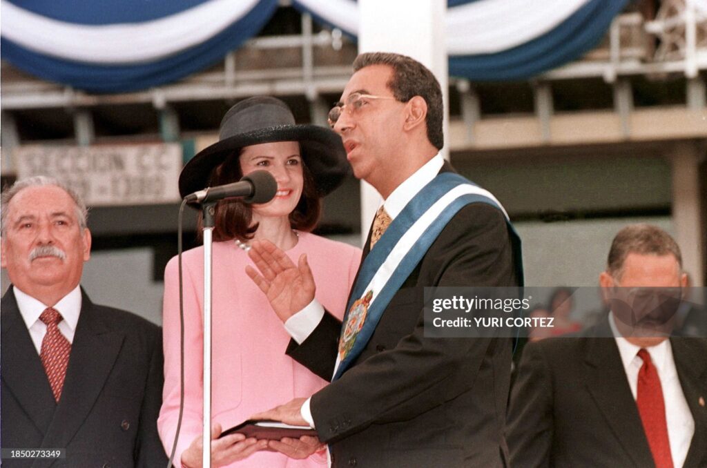 Estilo, poder y tradición: Así vistieron las primeras damas y el primer caballero de Honduras (GALERÍA)