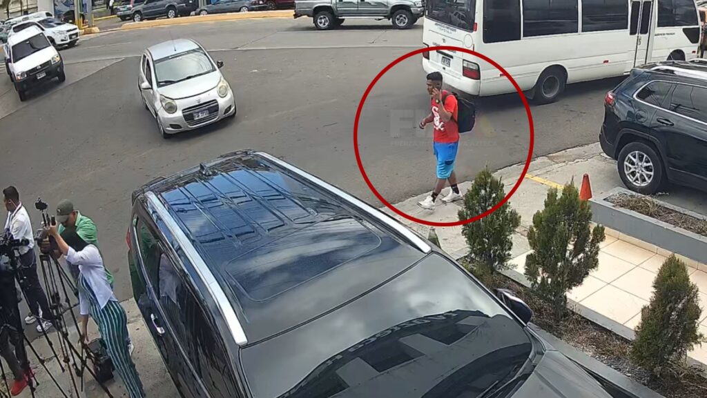 Captado en cámara: así detuvieron a un hombre tras robar celulares a periodistas en Tegucigalpa.