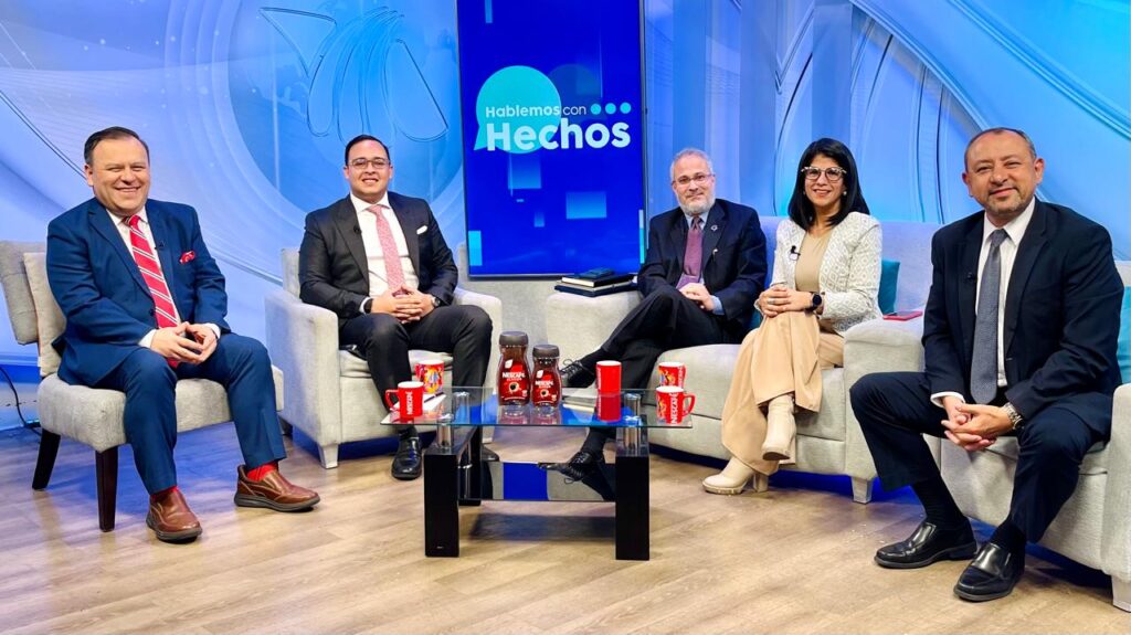 Hablemos con Hechos, Darío Banegas, Foro de opinión Honduras, TV Azteca Honduras, Debate político Honduras