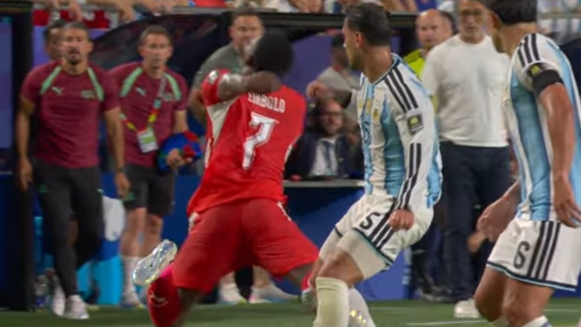 IFAB hace OFICIAL que el VAR “favoreció” a Argentina en este partido del Mundial 2026