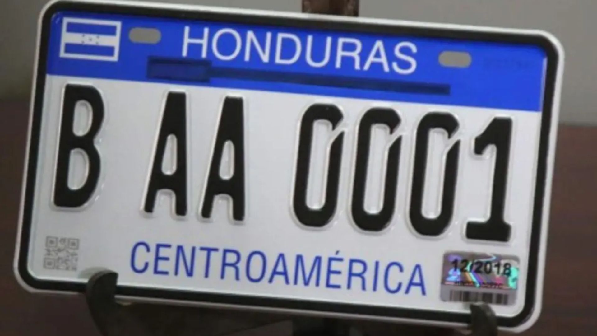 ¿Cuándo entregarán las placas metálicas en Honduras y cuánto deberá pagar?