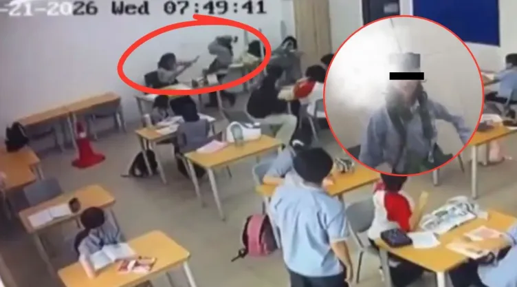 VIDEO | Alumno ataca con un hacha a su profesora en plena clase; transmitió la agresión en vivo